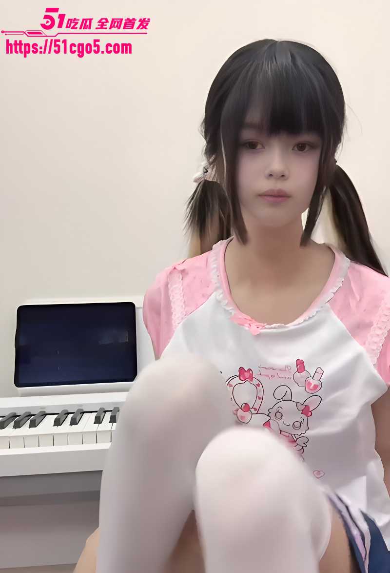 嫩白虎萝莉诗诗呀双马尾女儿的反差自慰 3