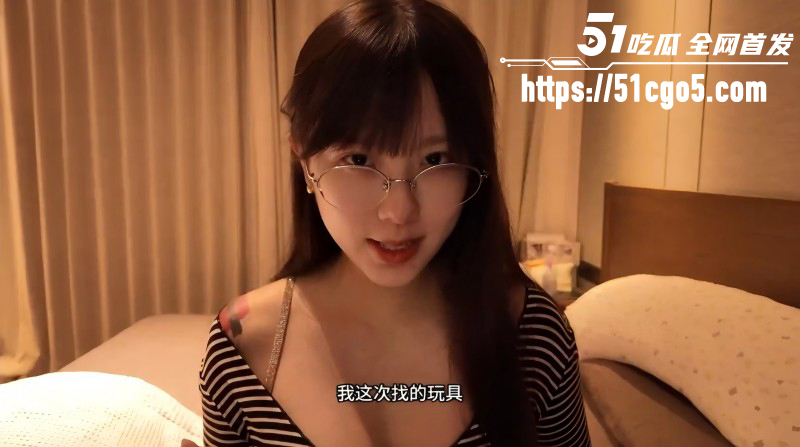 性爱女讲师 卯哥 亲身玩具测评 扣扣机疯狂攻击G点 爽到现场尿失禁！