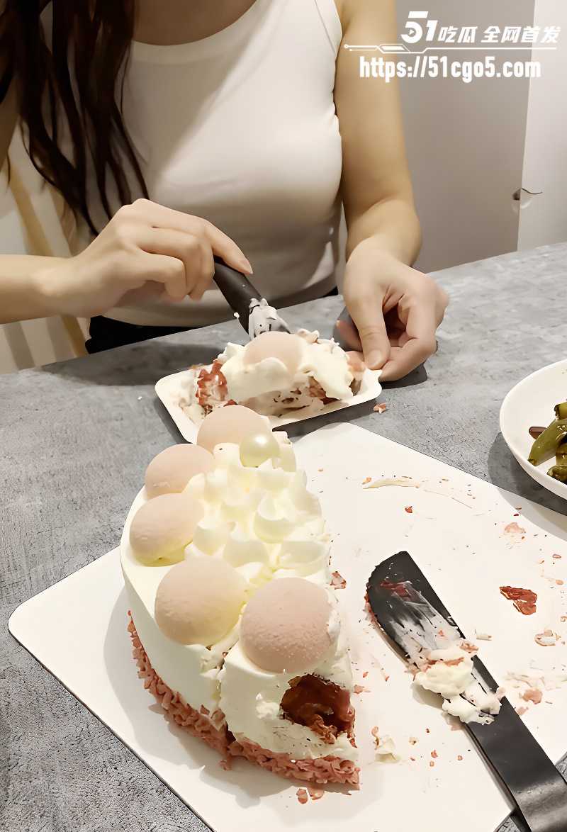 海角博主 醉奸新婚房东 寂寞生日空闺酒醉 主动求欢 婚床上内射刺激无比