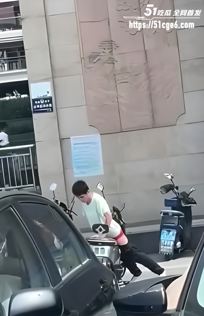 痴汉街头狂日女神电动车  2