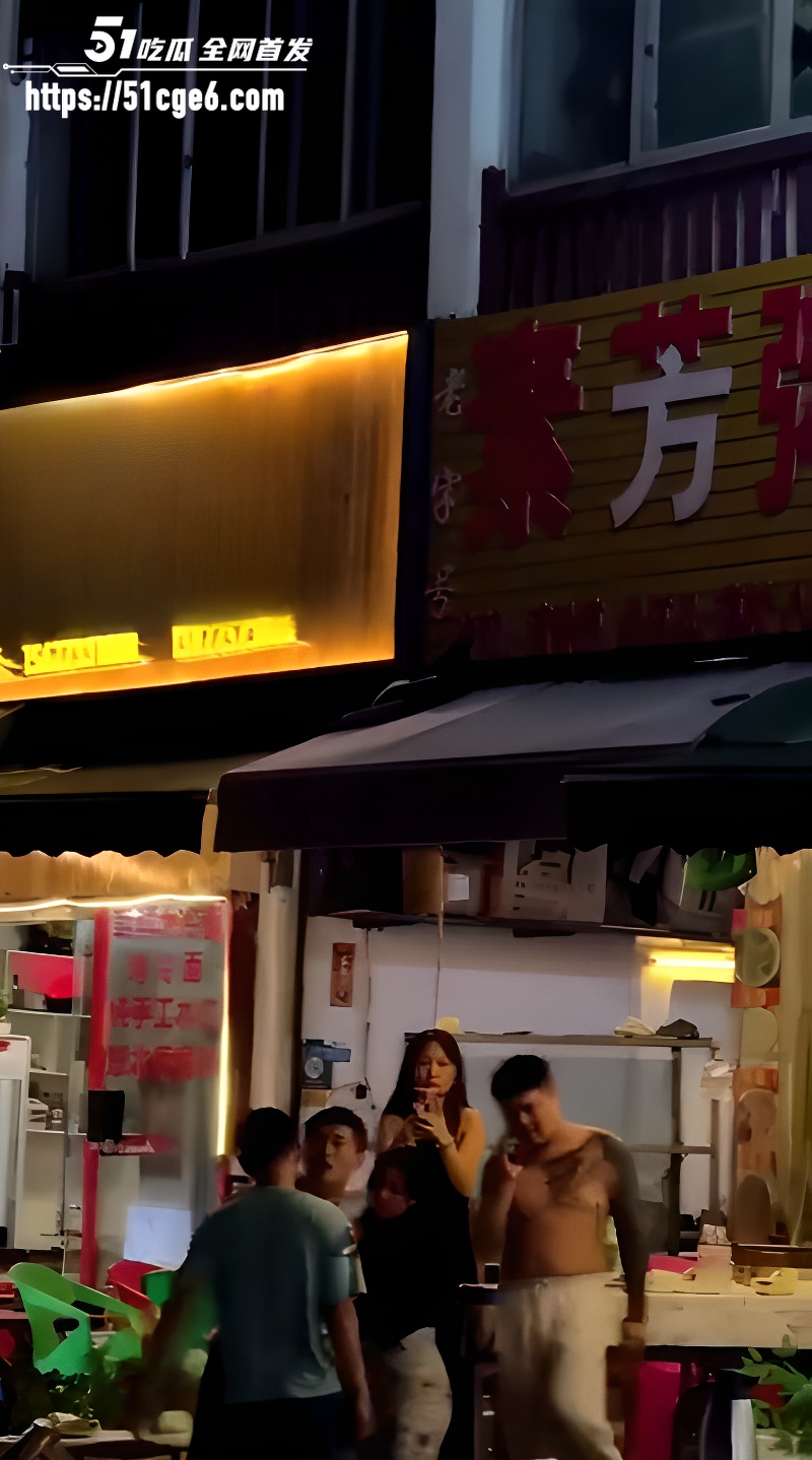 烧烤摊现场大乱 5