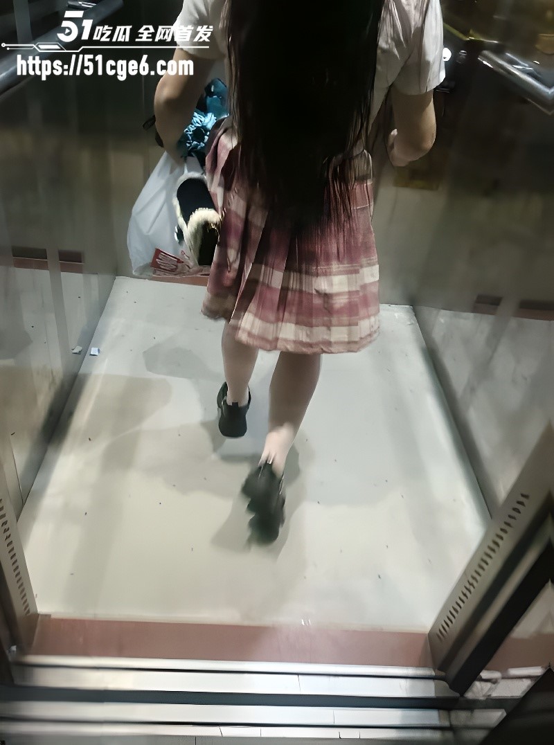 海角大神 睡了我的亲妹妹 暴雨停电夜带妹妹野战 废弃游乐园白虎嫩逼狂舔猛操