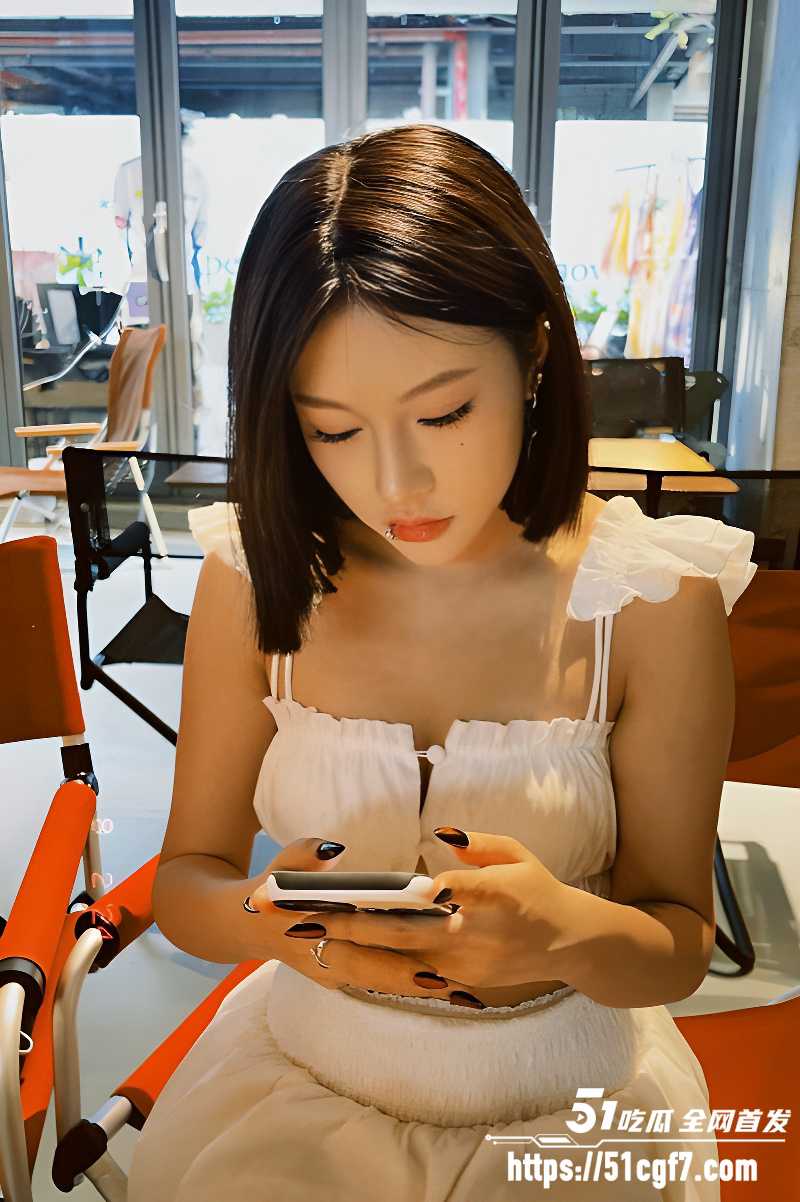 反差精神小妹 私生活曝光 跪伺主人口交深喉 无套爆操骚穴 大奶晃荡不止！