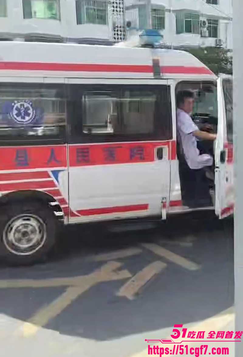 陕西汉阴县臭名昭著了 老太被当街强奸 瘫倒赤裸无人问津 拿纸壳遮羞惨不忍睹