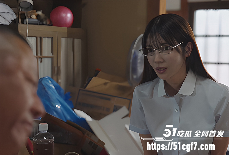 绝色女优 枫花恋 剧情篇 家访教师被父子媚药迷奸 在潮吹颜射中 尽情享受3P快感