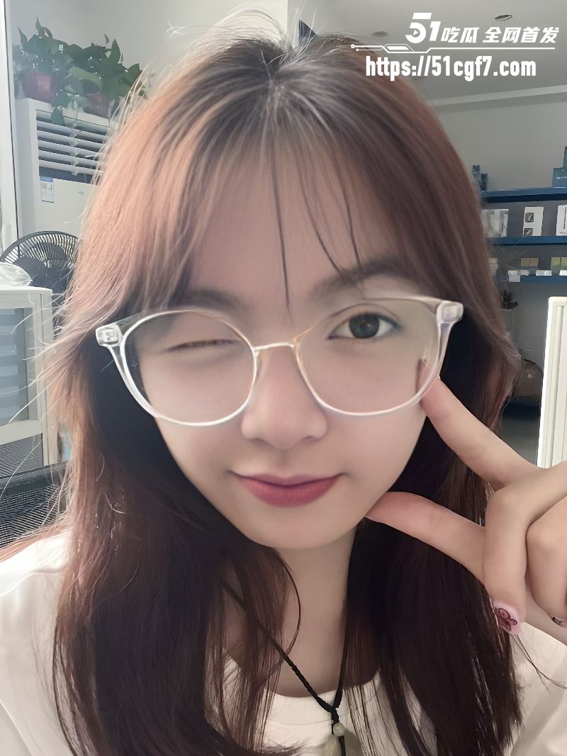 广西眼镜妹梁桦裸贷视频曝光02