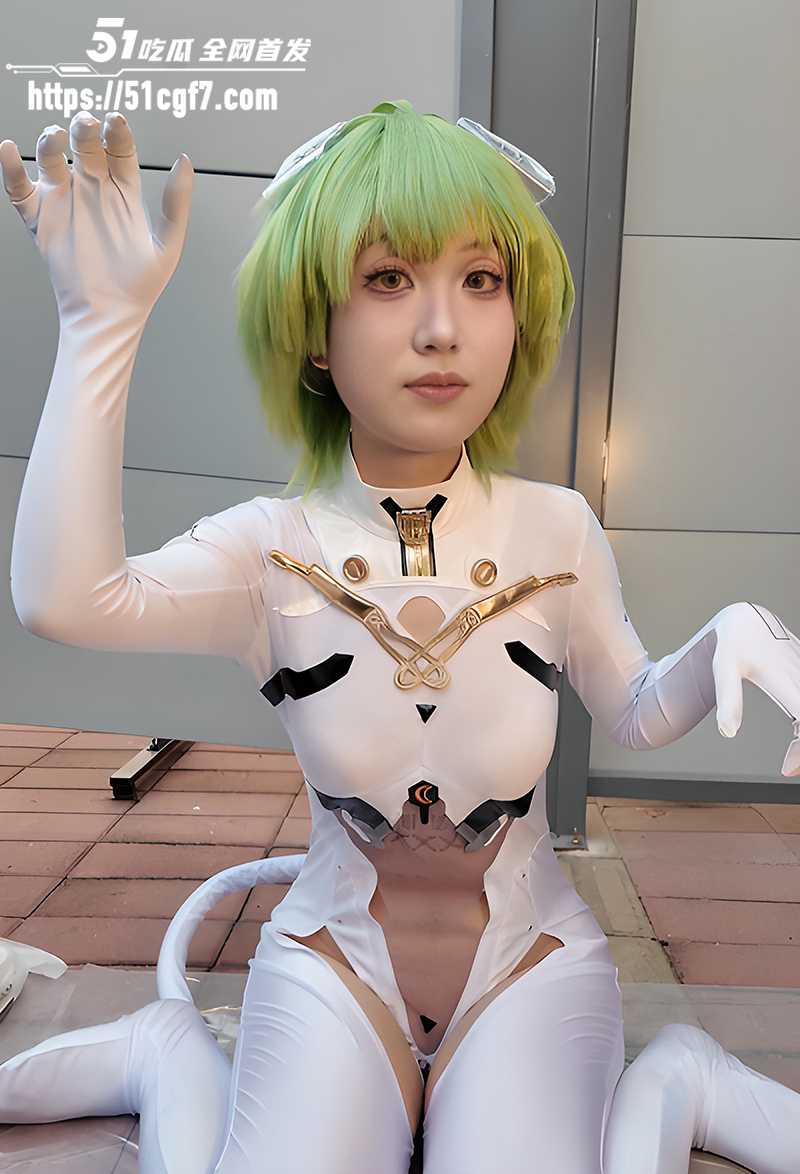 广州萤火虫漫展极致擦边 可爱少女真空cos兔子病历本 阴毛蜜穴半遮半露