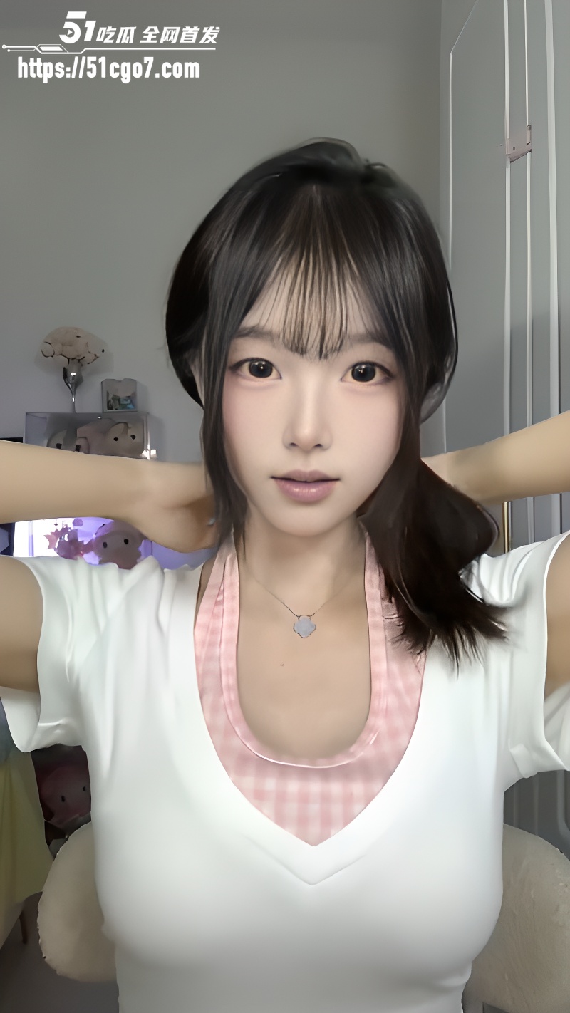 抖音网红 泪泪 付费定制 纯欲高颜爆乳揉到变形 背对翘臀猛甩 肉浪勾魂！