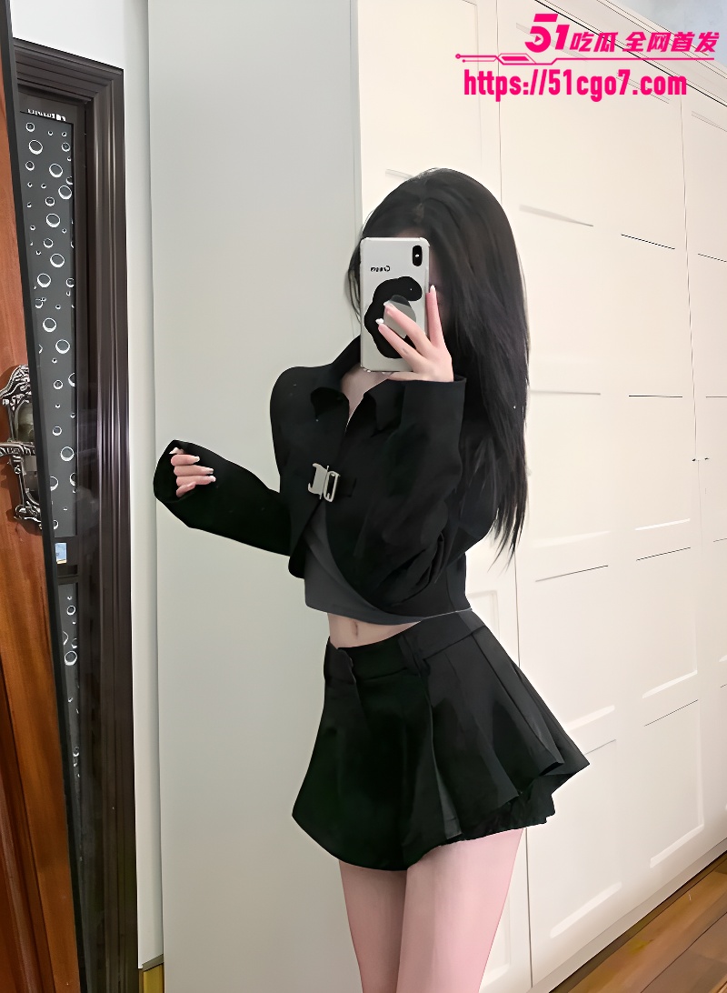 江苏无锡大学情侣 居家自拍性爱视频 性感女友口技高超 无套插穴媚叫不休！