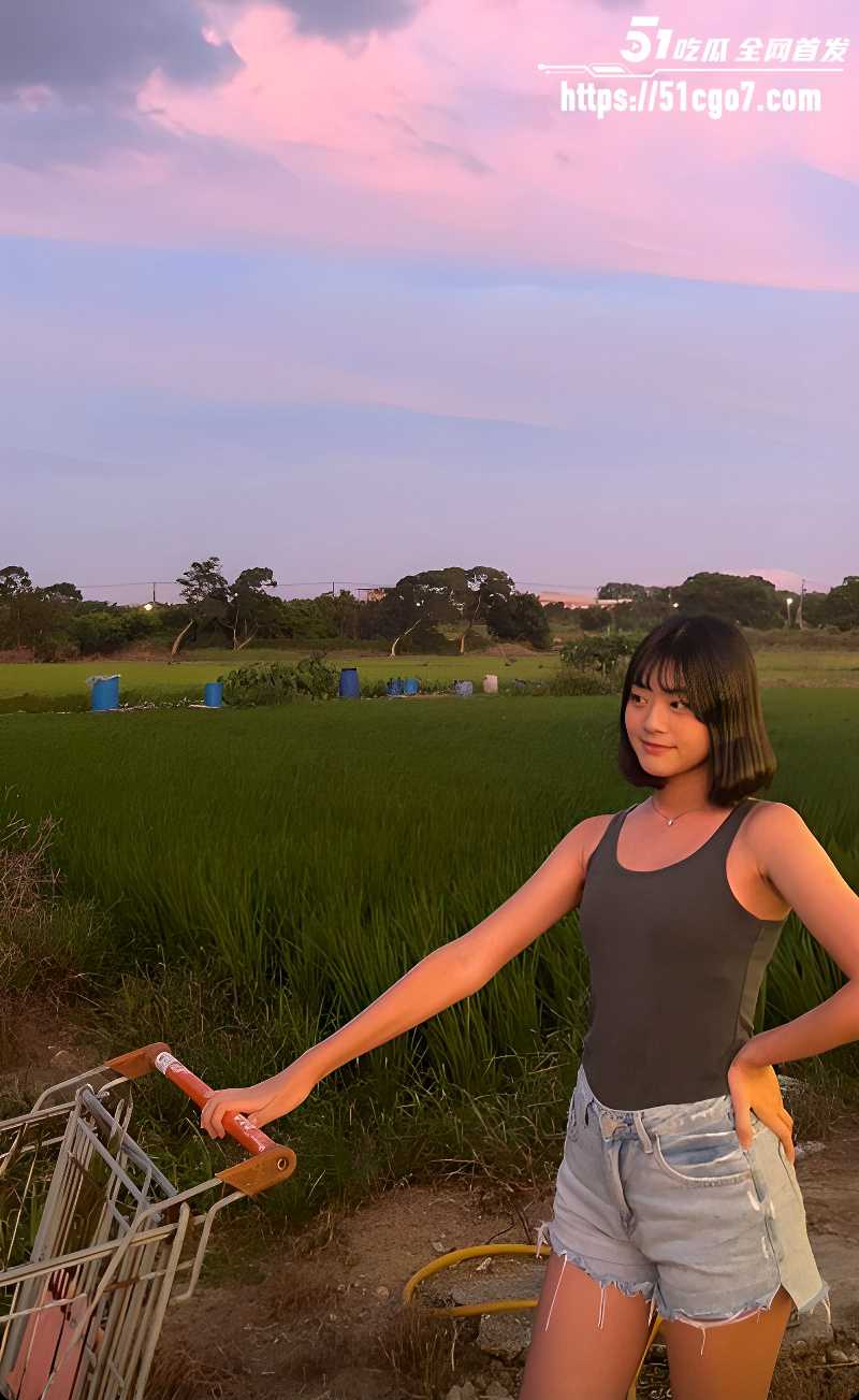 清纯正妹 修手机时遭员工外泄私拍自慰视频  2