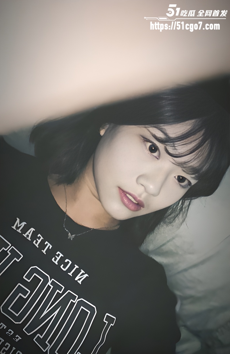 清纯正妹 修手机时遭员工外泄私拍自慰视频  3