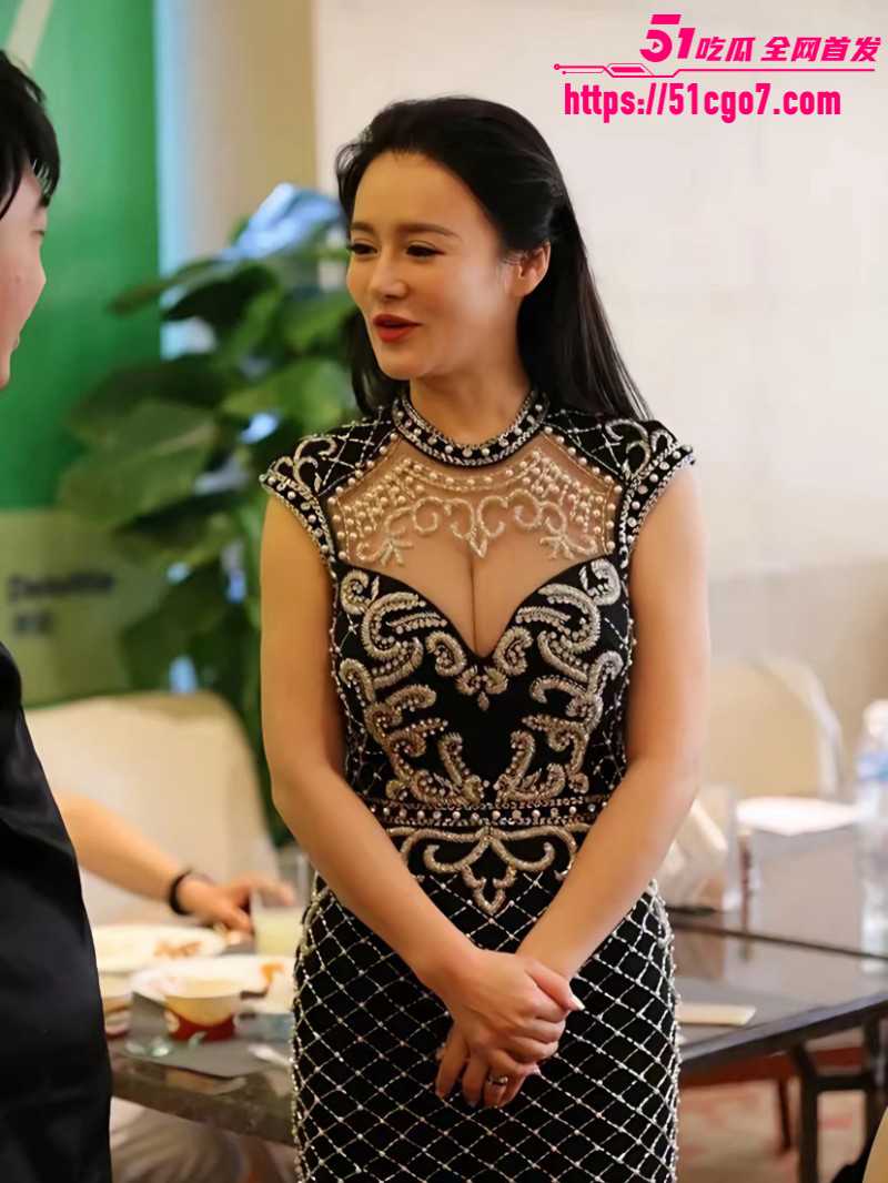 邹市明老婆冉莹颖创业亏损两亿011