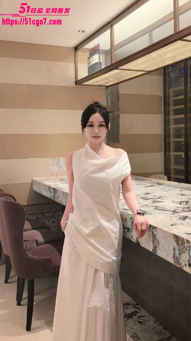 邹市明老婆冉莹颖创业亏损两亿014