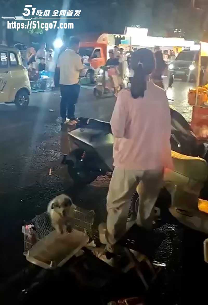 枣庄夜市爆出命案 情侣购买幼犬遇壮汉截胡 男友争论竟被当街打死 口鼻窜血惨不忍睹
