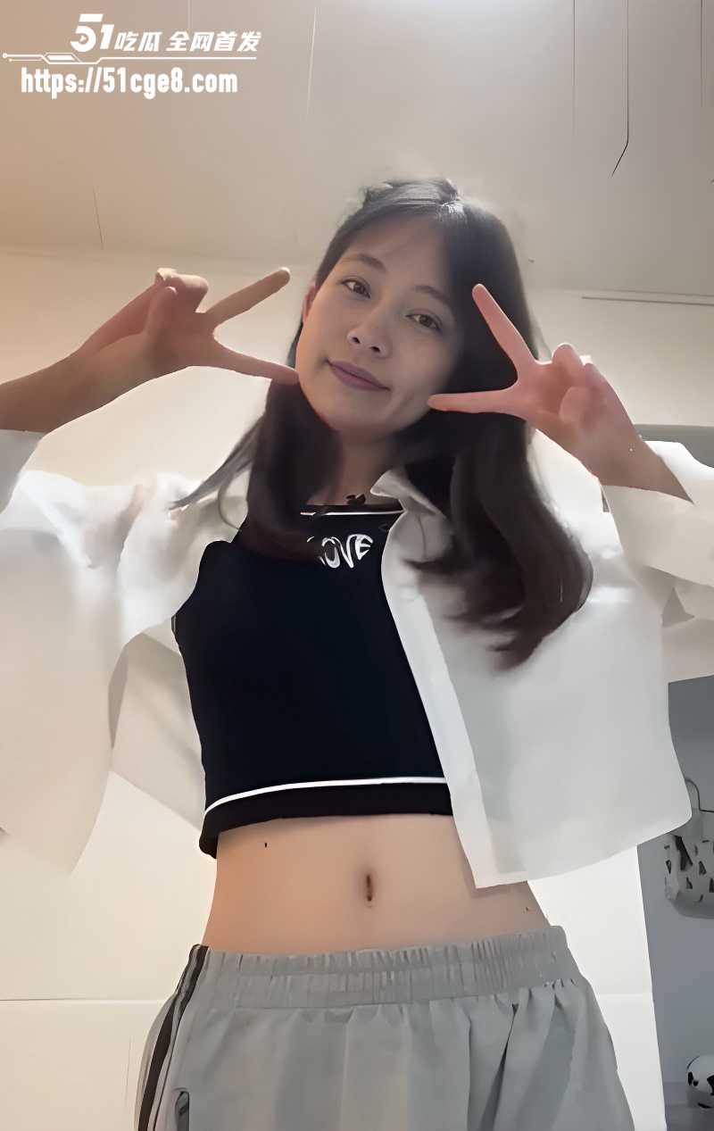 贫乳女大 私密自拍泄密 浴室全裸展示娇躯 骑乘后入侍奉金主 初恋脸太带感！