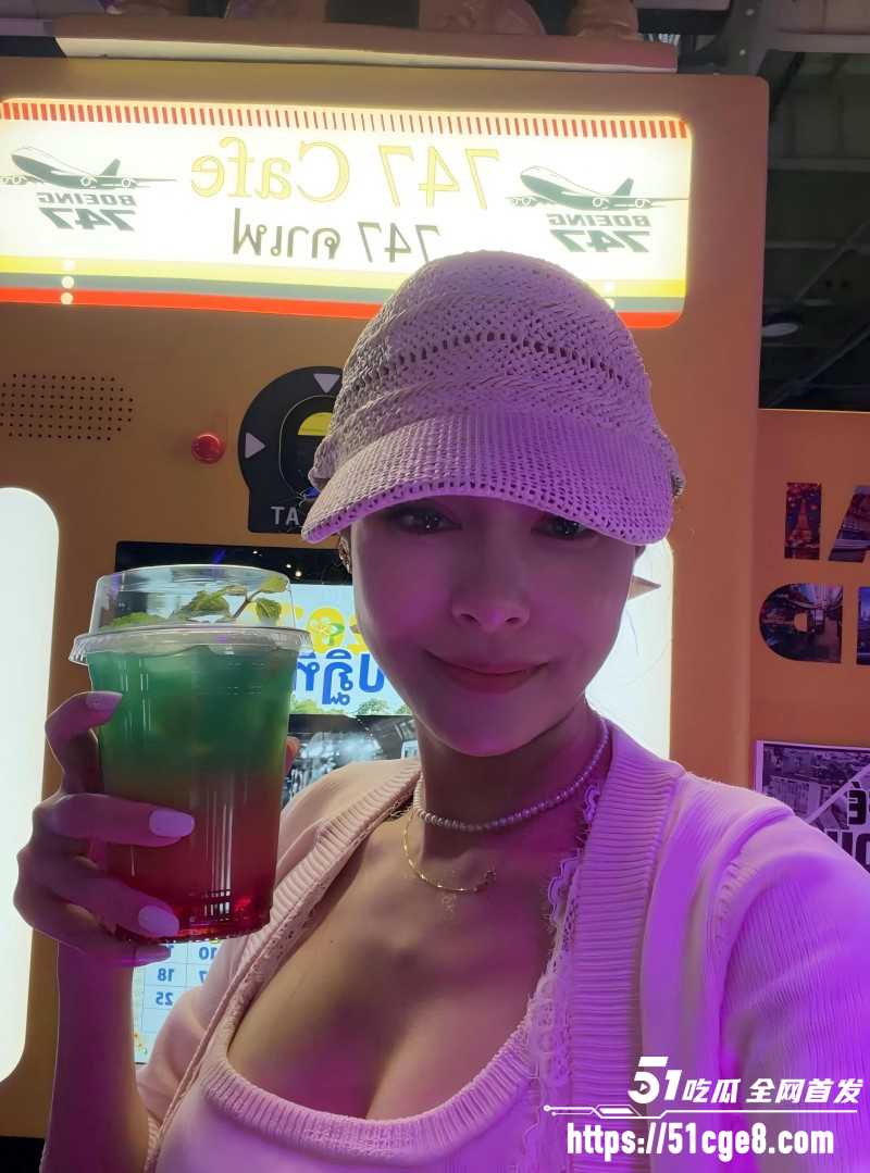 台湾女星王思佳漏奶视频06