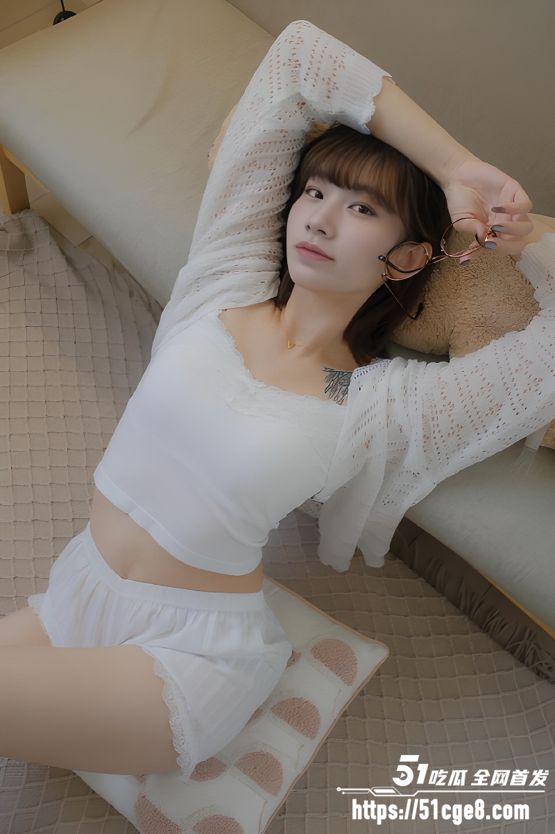 约炮大神独家曝光纹身辣妹 口交吐舌白眼翻动 后入打桩蜜臀猛怼