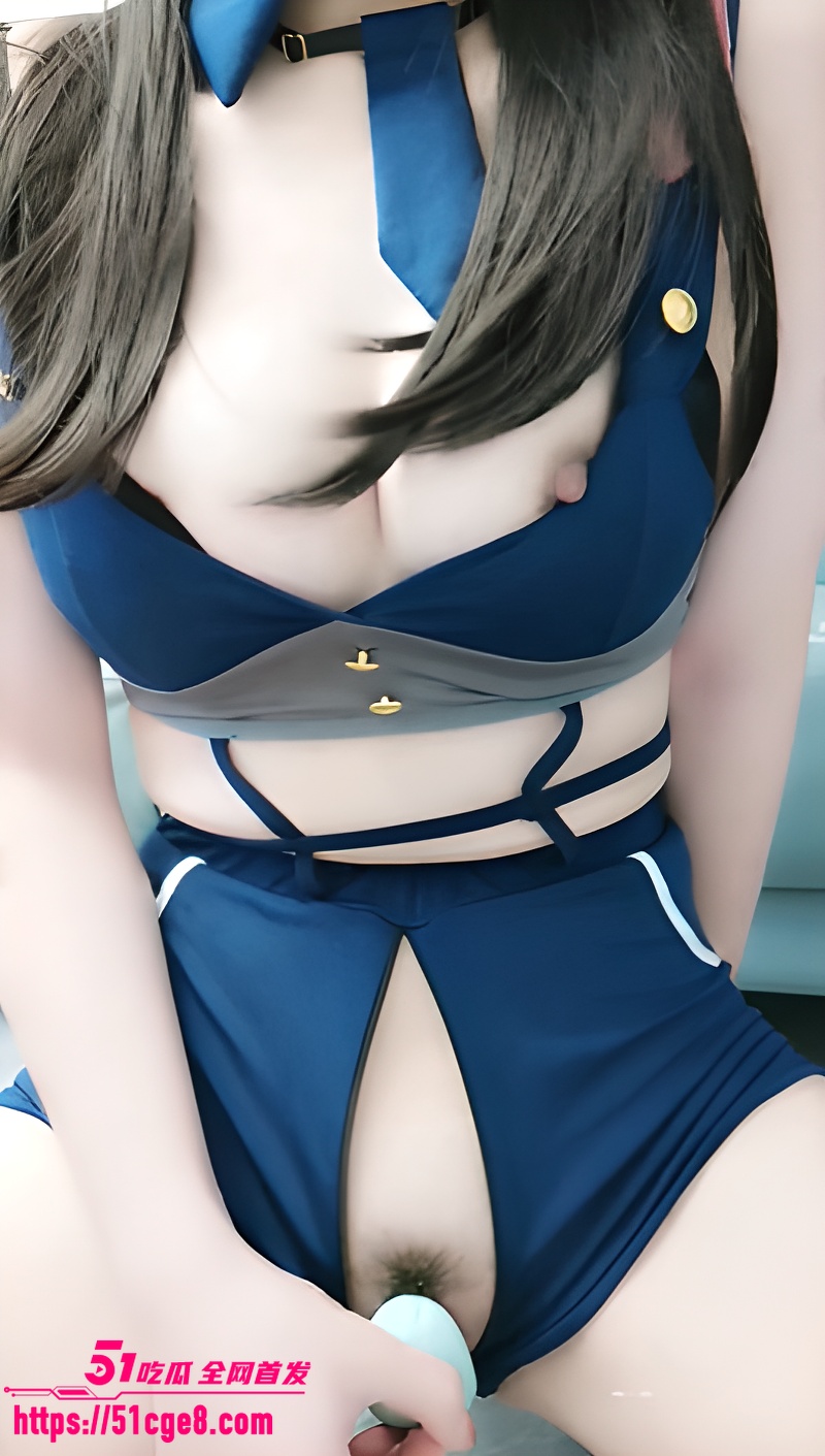 老牌福利姬 完具酱秽土转生娜美妖姬 情趣开档警服 道具自慰揉弄奶头高潮流水6