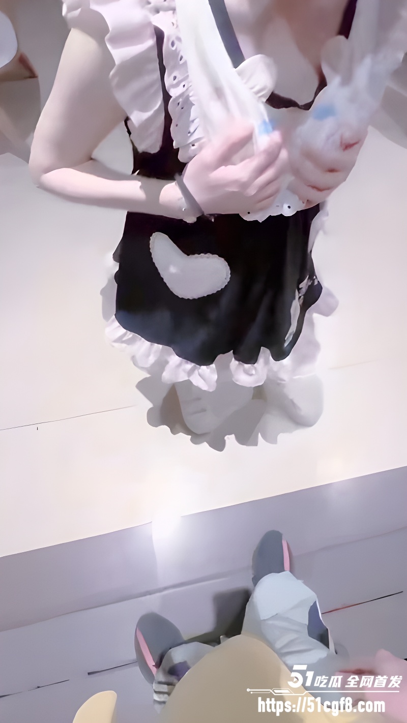 51原创野猫小怪兽 和小情人妹妹又来到了野外做爱 可爱风穿搭让我性欲大增！