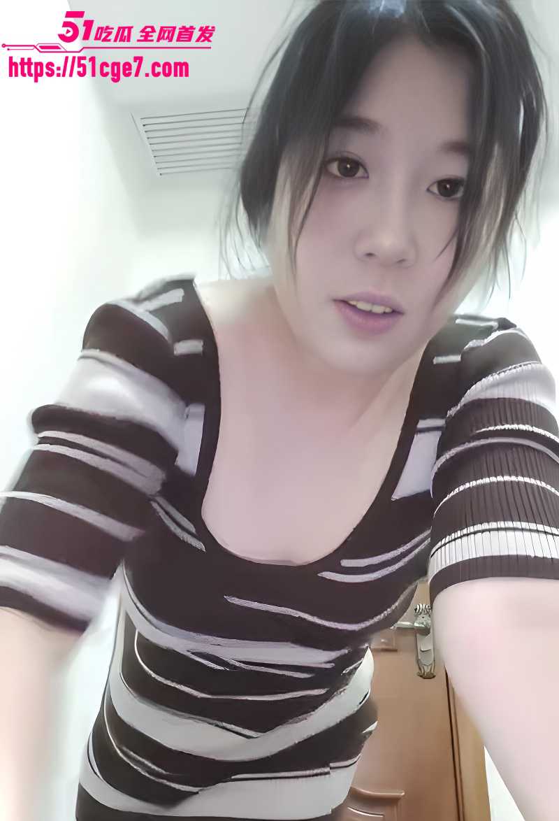 北京单身少妇 牟维娜 相亲网恋海归小伙 发露脸超淫自拍调情 聊天截图相当劲爆
