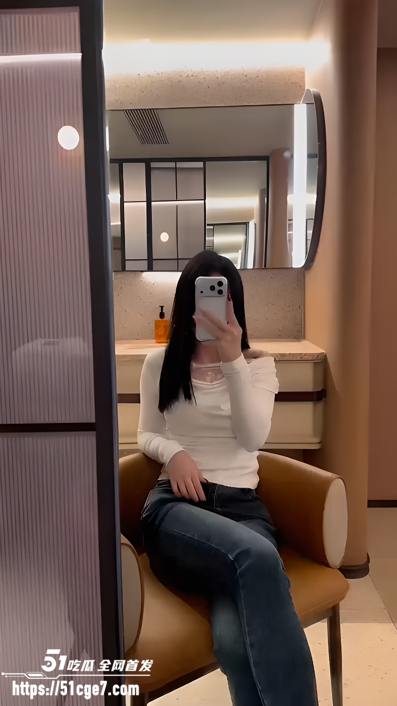 极品绿帽淫妻 饭饭吖 NTR新作 老公最爱的穿搭只给情人看 穿黑丝骑乘榨精