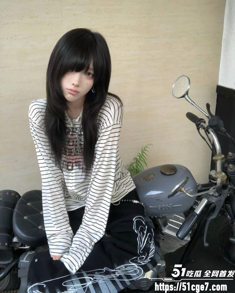 广东08年机车妹白雅茹无缝衔接6名男生 5