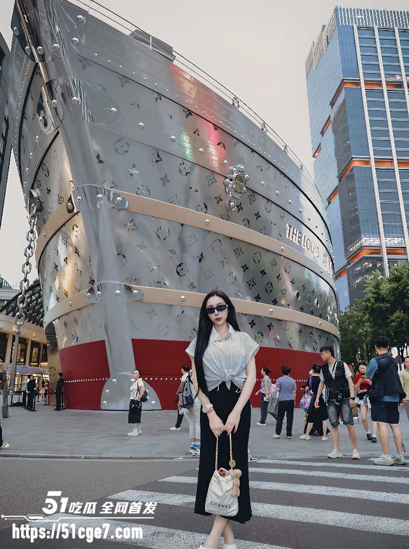 约炮大神独家曝光 巨乳人妻婚内偷情 贴心口交胯下侍奉 全程露脸反差感爆棚！