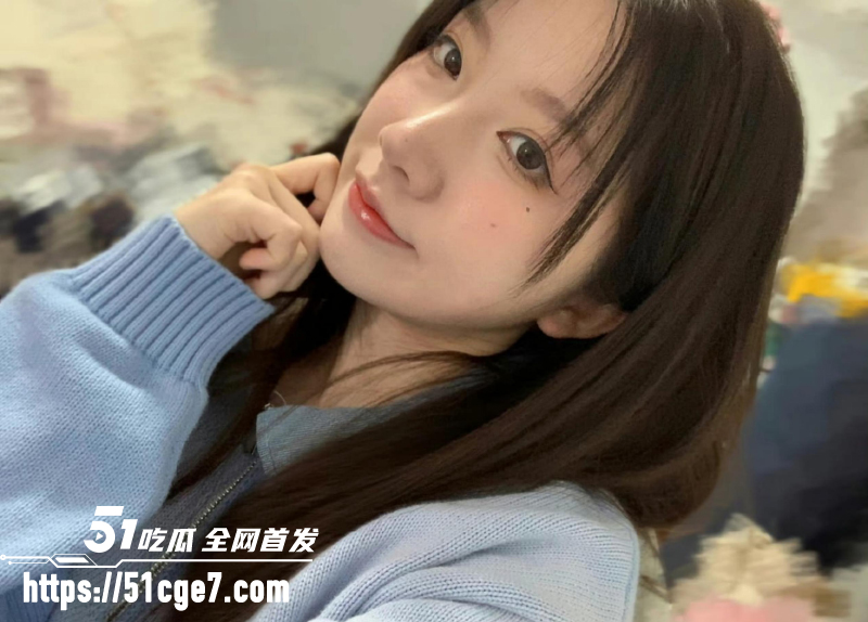 广东女大 谭梦雅 与学长约炮私拍泄密 腰臀比堪称完美 骑乘后入饥渴求精！