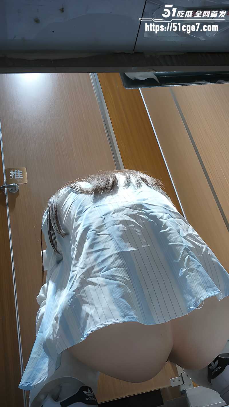 七月最新厕所偷拍 4