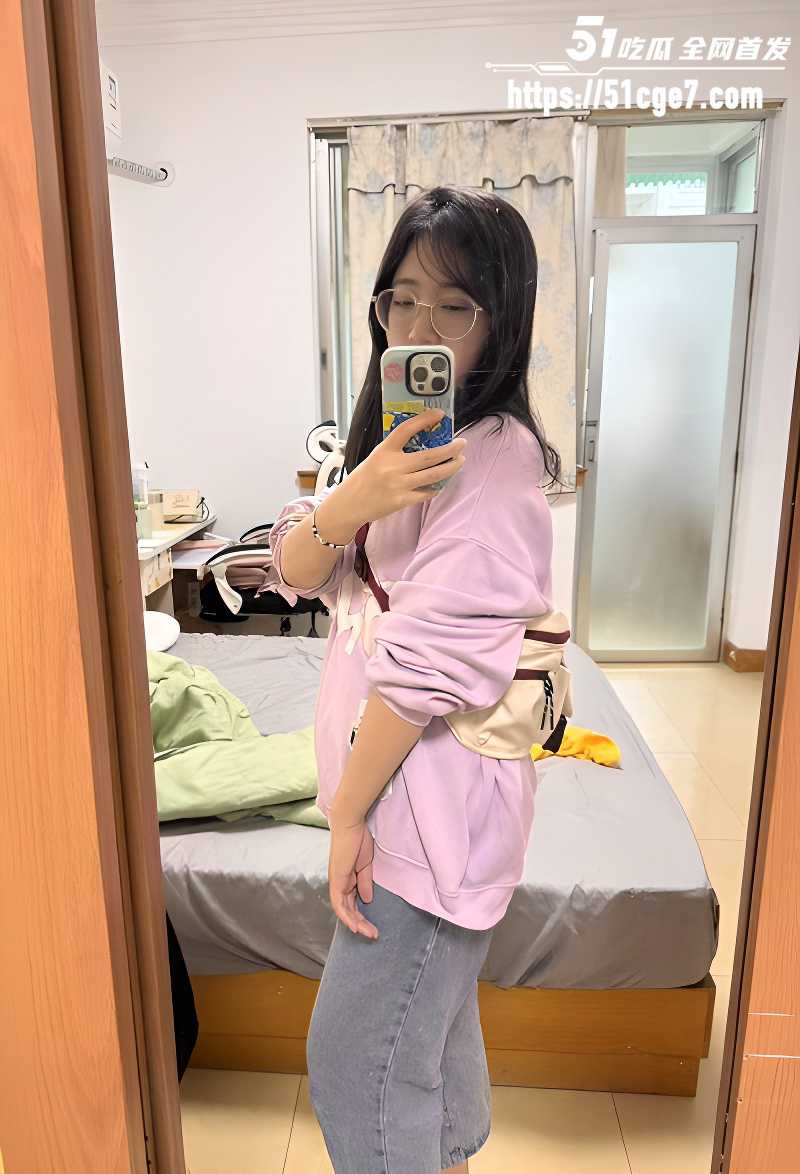南宁新婚少妇 陈茹冰 剃毛拍夫妻情趣 露脸颜射浓精护肤 镜头特写肥穴套弄肉棒