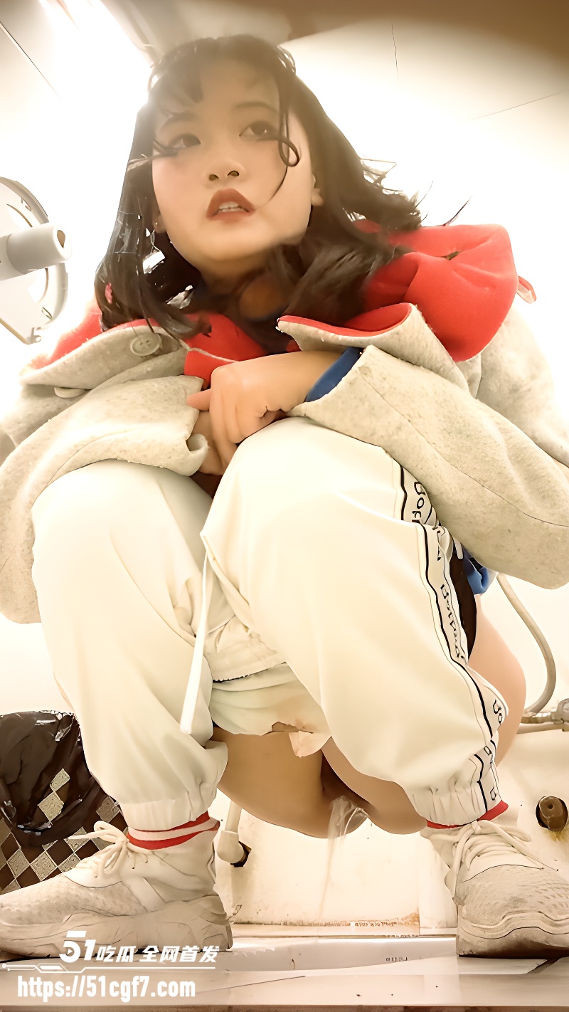 女厕偷拍视频 3
