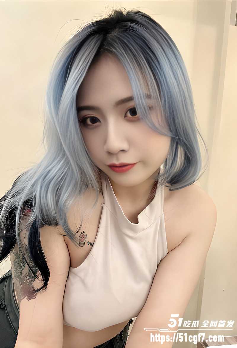 极品高颜值纹身巨乳美甲师不雅视频流出  5