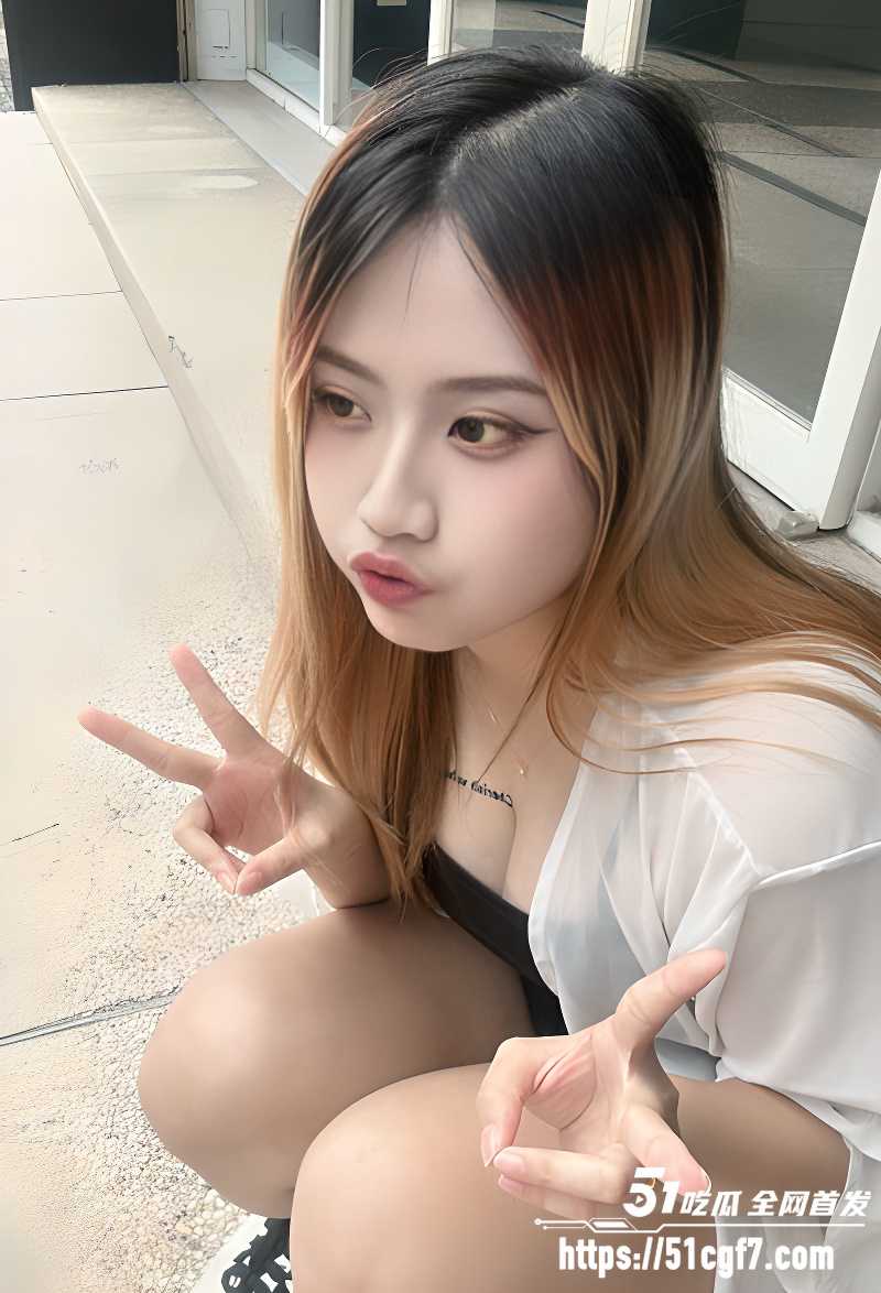 极品高颜值纹身巨乳美甲师不雅视频流出  7