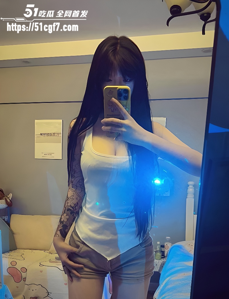 精神小妹惨遭金主调教自拍 白丝制服狗链调教 跪地口交无套后入