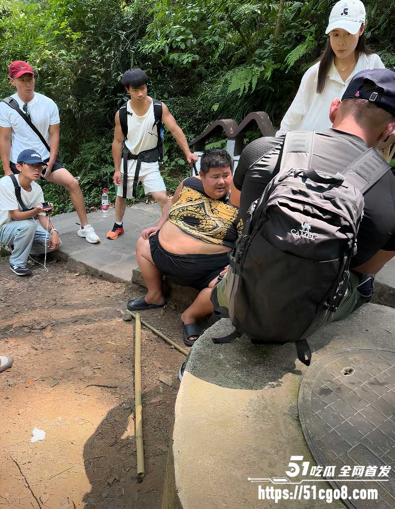 抖音网红 良子 爬峨眉山晕倒 1