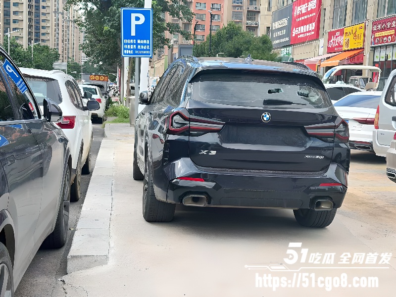 河南郑州男子无故砸车7