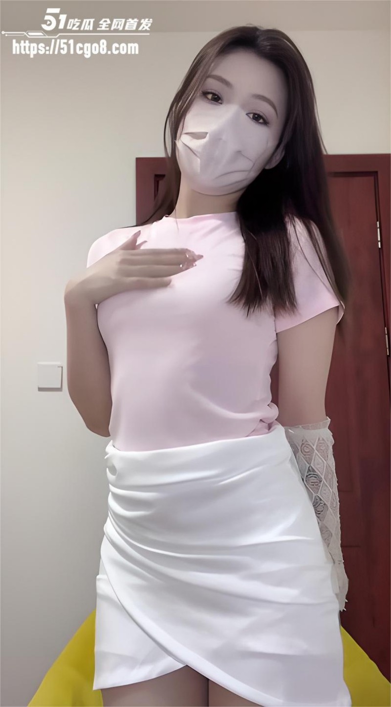 女主播 桃子 直播录屏 高挑身姿全裸展示 道具震穴淫水横流！