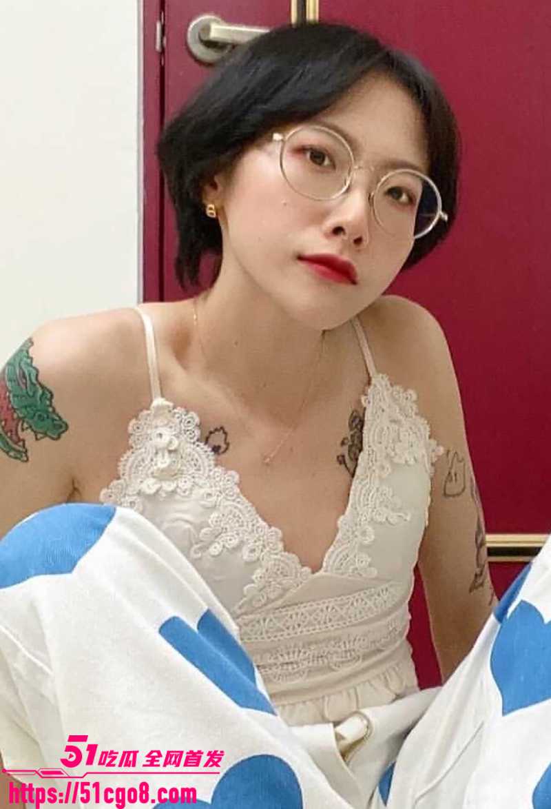 极品高颜值短发眼镜婊林慧君不雅视频流出4拷贝