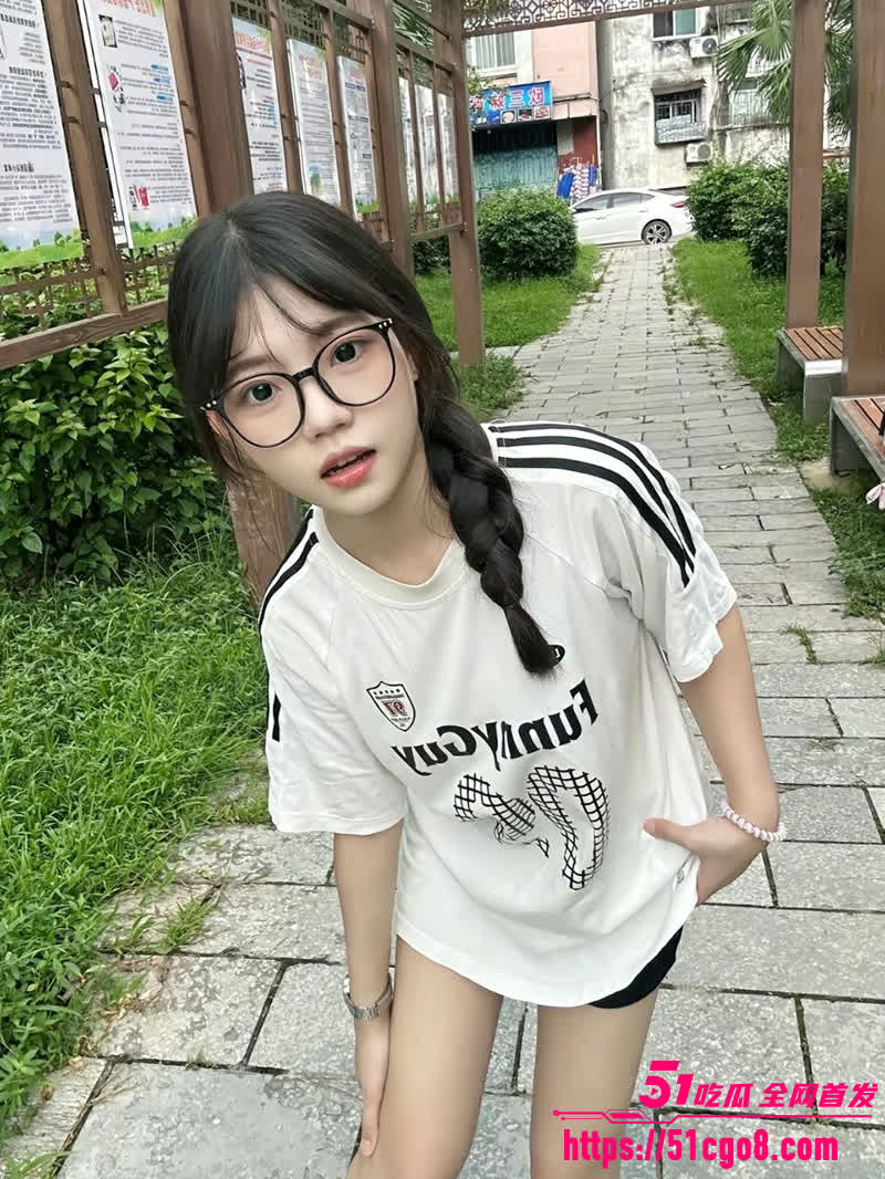 深圳眼镜学妹 王宇婷 背地里竟是男友专属玩物 镜前后入女上位骑乘坐爆大鸡巴！
