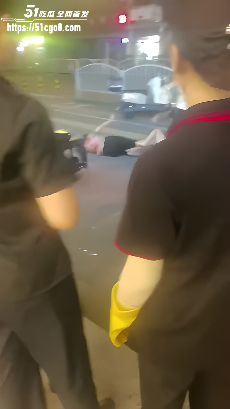 上海街头 原配与小三互殴 6