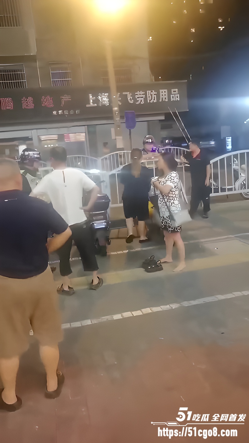 上海街头 原配与小三互殴 4