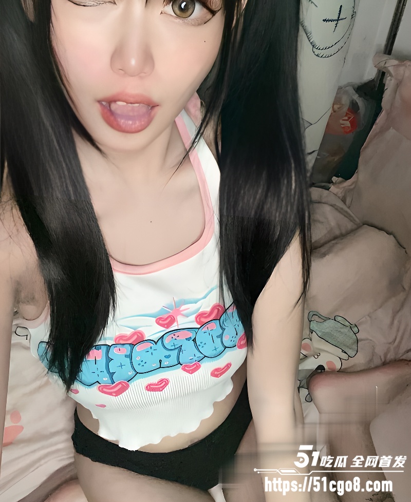 超淫大学生宿舍自慰 骚气小母狗美乳圆润媚眼如丝 纤手掰穴揉捏自慰 刺激又反差！