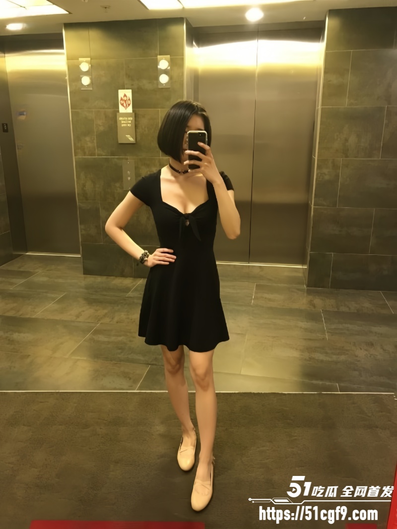 留学生媚黑婊 小慧 私拍视频 约炮巨屌洋人 跪姿舔洋屌像个听话的小母狗