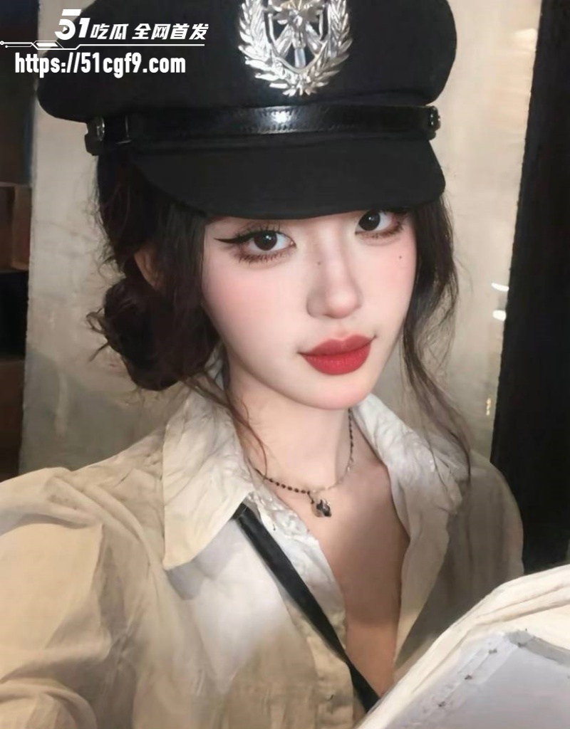 山东已婚荡妇 秦娅兵 出轨成瘾 趁老公上班家中约炮 跪姿撅臀迎合抽插下贱无比
