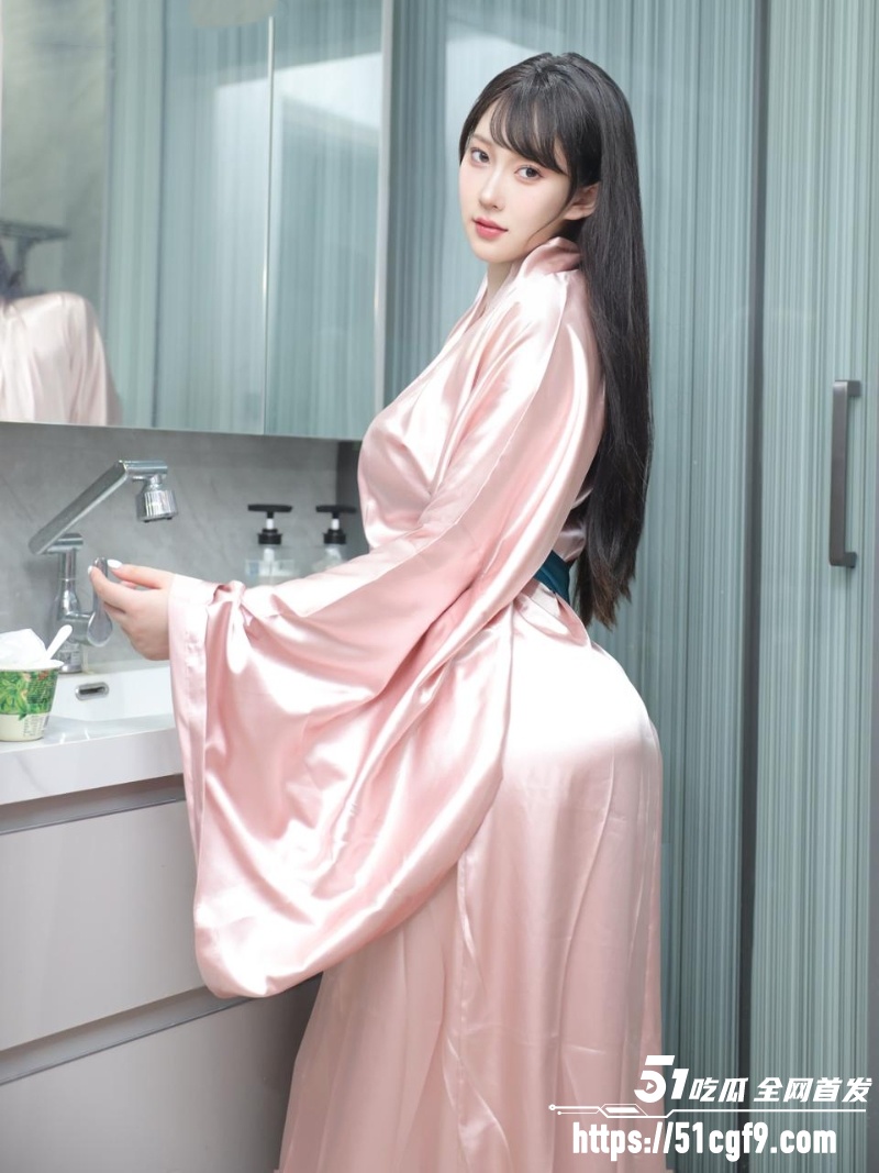 性感模特 李沁恩 浴室福利写真流出 豪乳傲然散发无尽魅力 极品炮架谁看谁硬