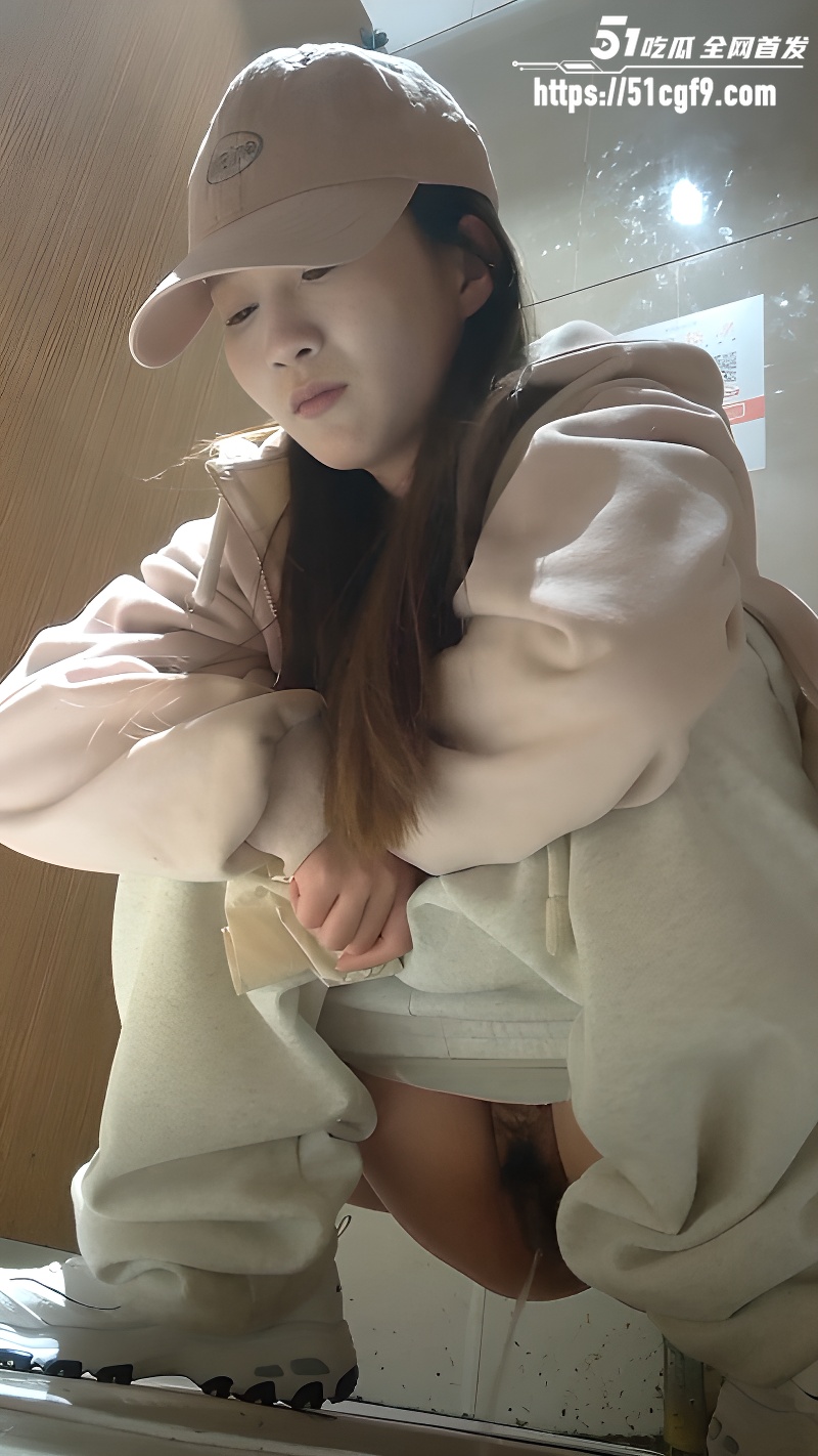 酒吧女厕全景偷拍 1
