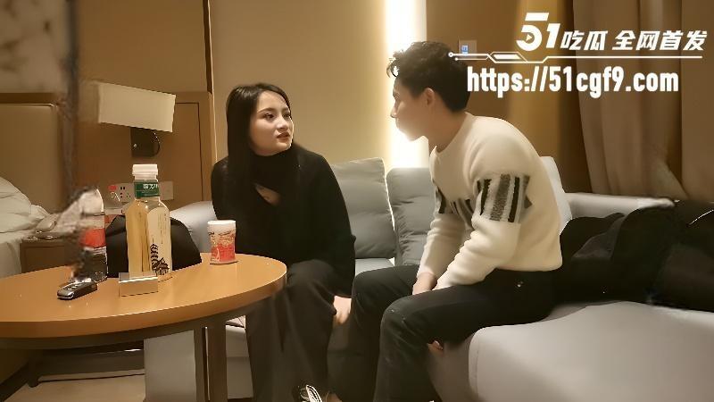 探花文轩 约操99年外围 傲人双乳笔挺诱人 挂空挡乳交肉棒 多体位猛怼爽到飞起！
