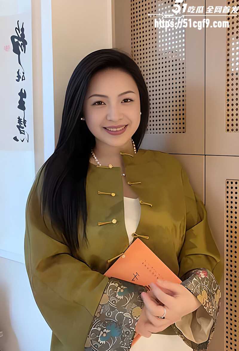 反差蛋糕店老板娘路边车震 2 拷贝