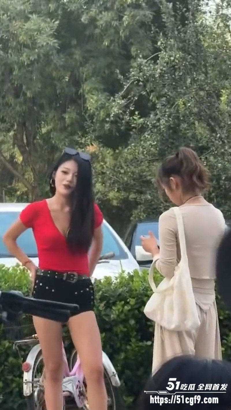 抖音红衣女战神 8