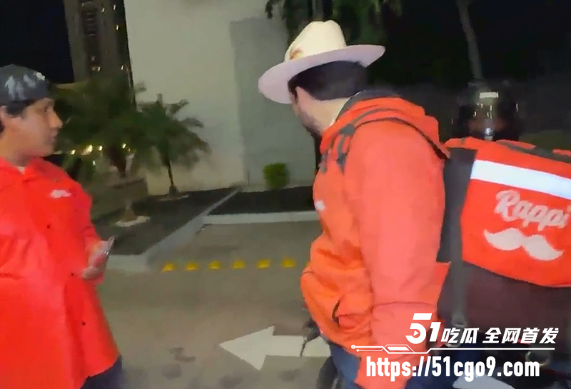 墨西哥男网红塞萨尔·加斯特鲁姆直播中遭当街枪杀9拷贝